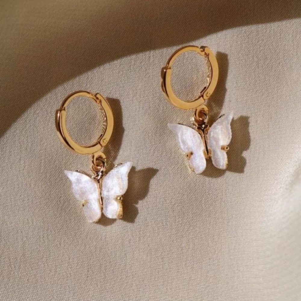🤍 White Butterfly Gold Acrylic Clip On Hoop Earrings NWT Huggies